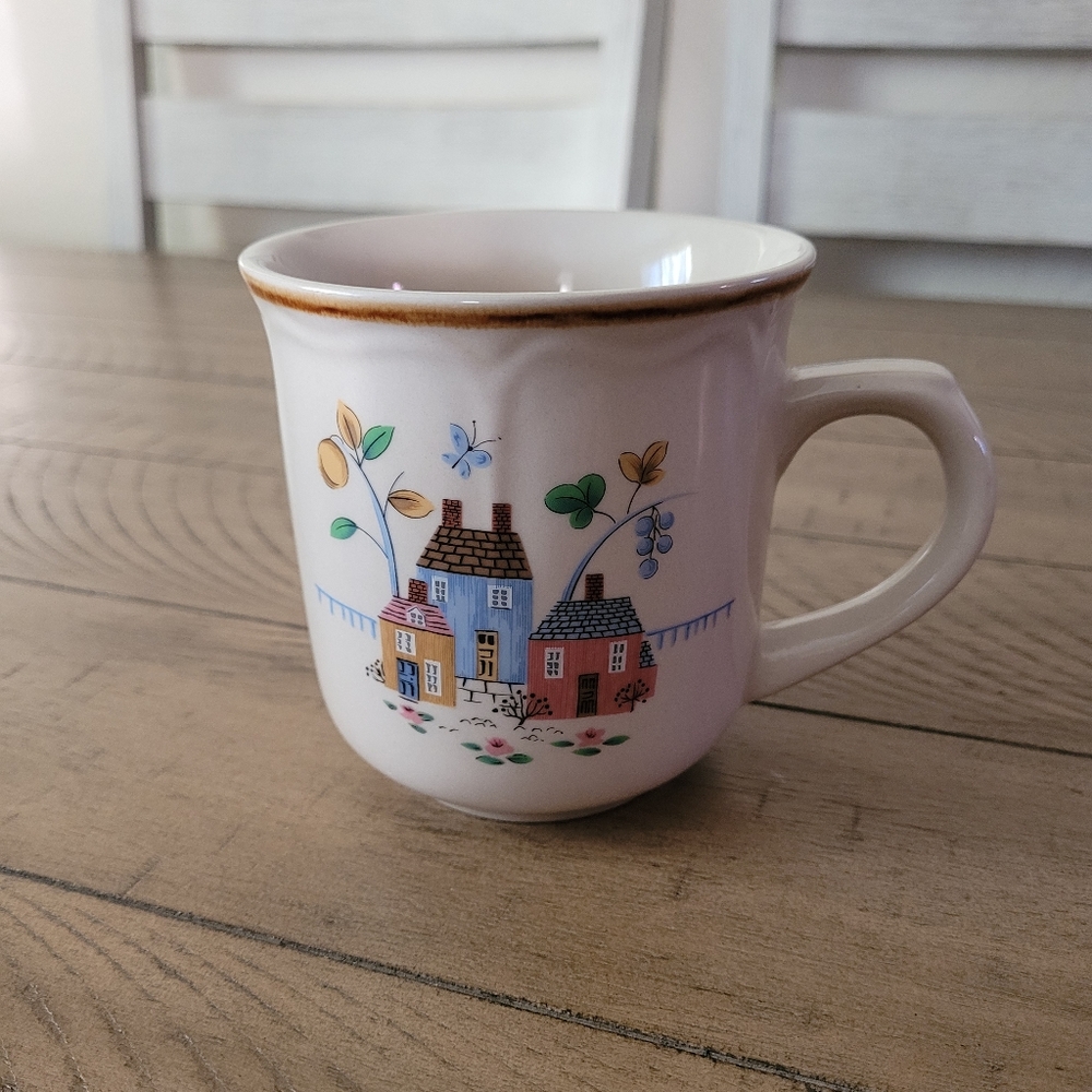 •SOLD• International Heartland ceramic mug